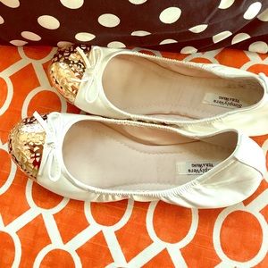 Simply Vera Wang White Flats With Gold Toes